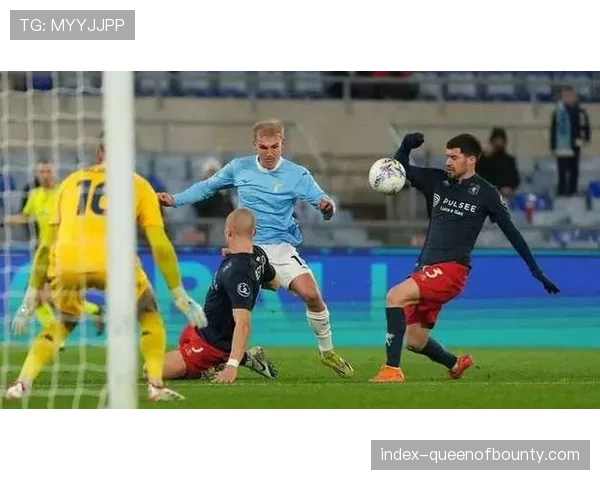 看台视角：远征的那不勒斯球迷在落后时依然高歌